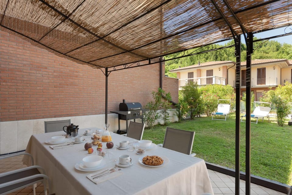 Garden, Dining area