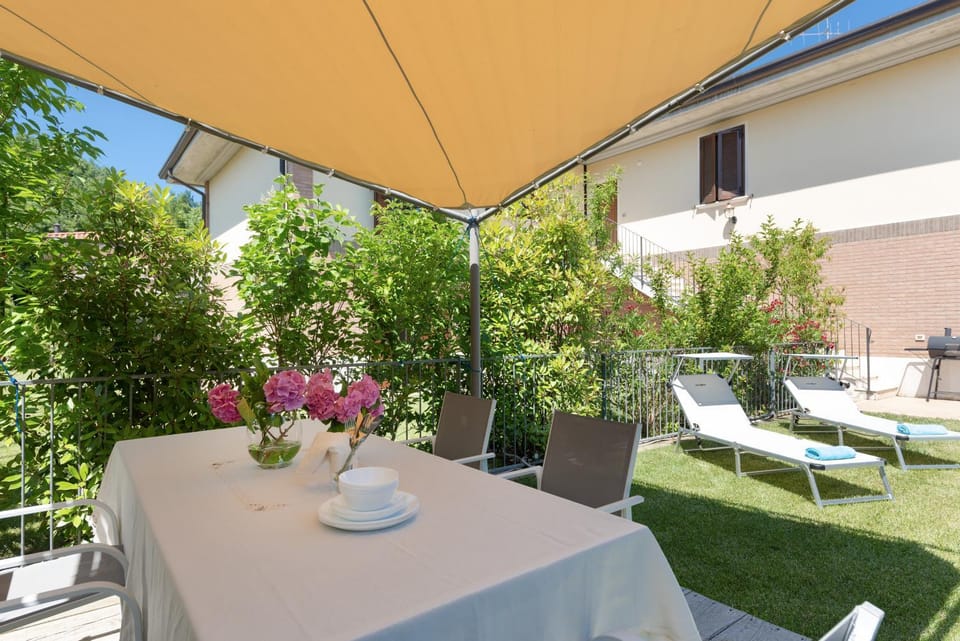 Garden, Dining area