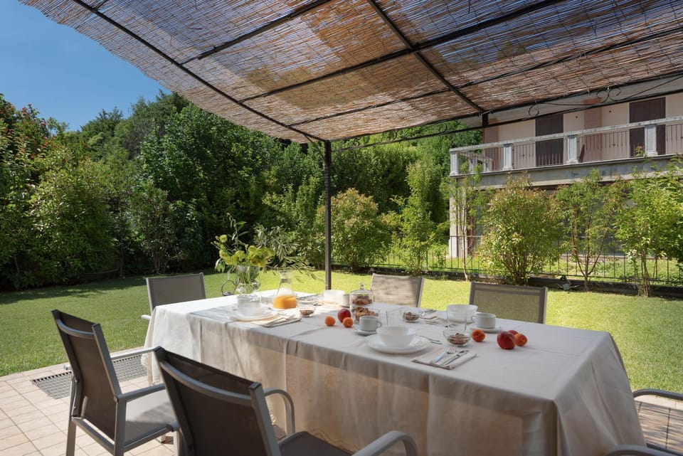 Garden, Dining area