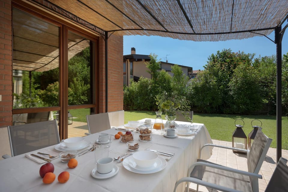 Garden, Dining area