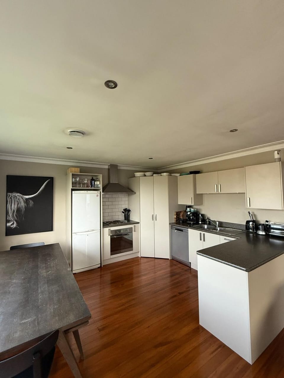 Coffee/tea facilities, Kitchen or kitchenette, Dining area, oven, stove, toaster, kitchen
