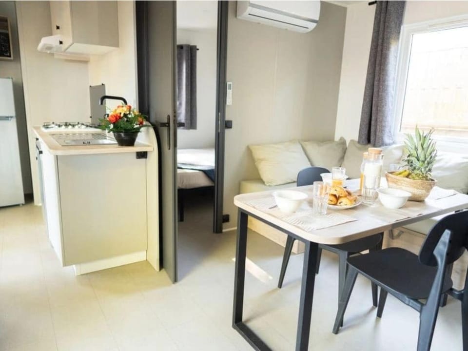 Bungalow confortable avec climatisation - 8 pers. - API-1-52-2766 Campground/ 
RV Resort in Occitanie
