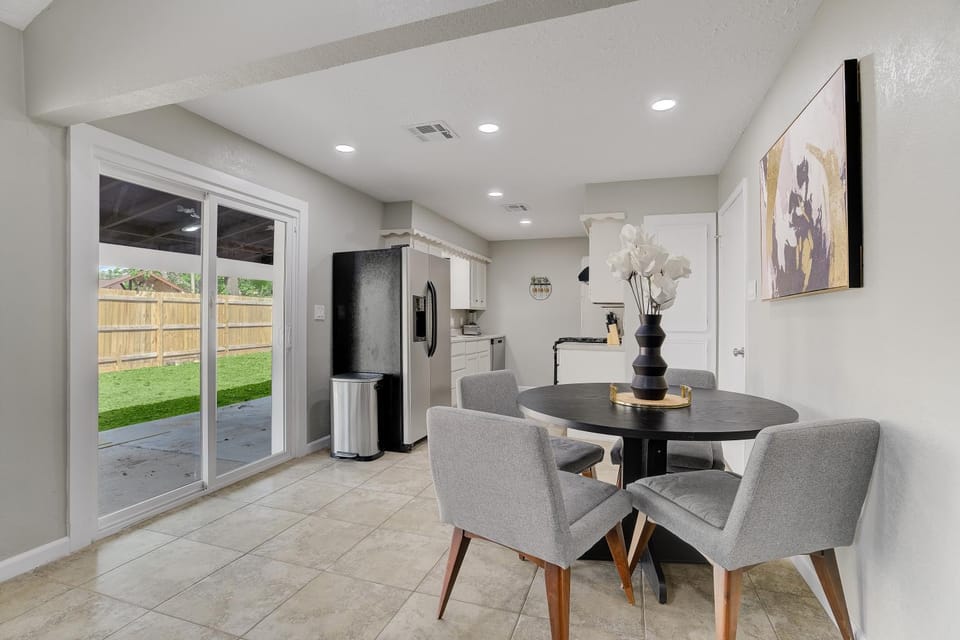 Seating area, Dining area