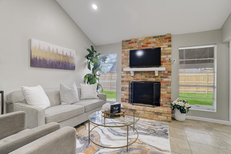 Communal lounge/ TV room, TV and multimedia, Living room, Seating area, Evening entertainment