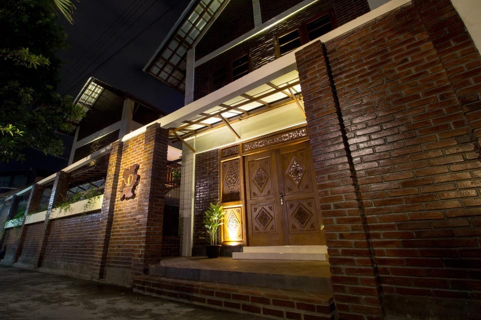 Facade/entrance, Street view