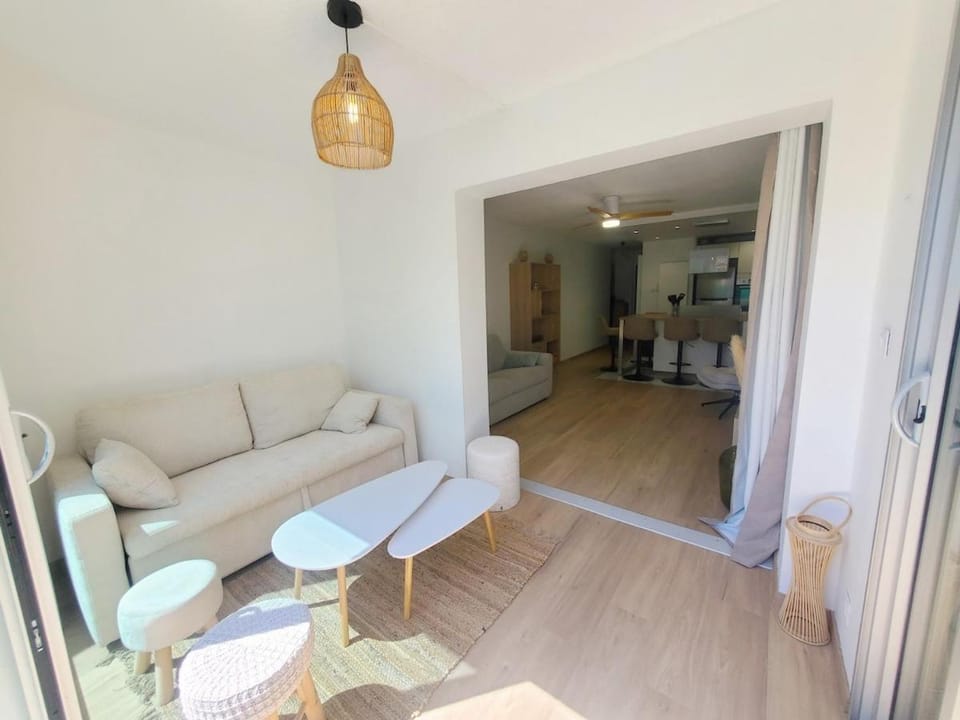 Superbe appartement 2 chambres refait à neuf avec terrasse à Pin Rolland - A deux pas des plages Apartment in La Seyne-sur-Mer