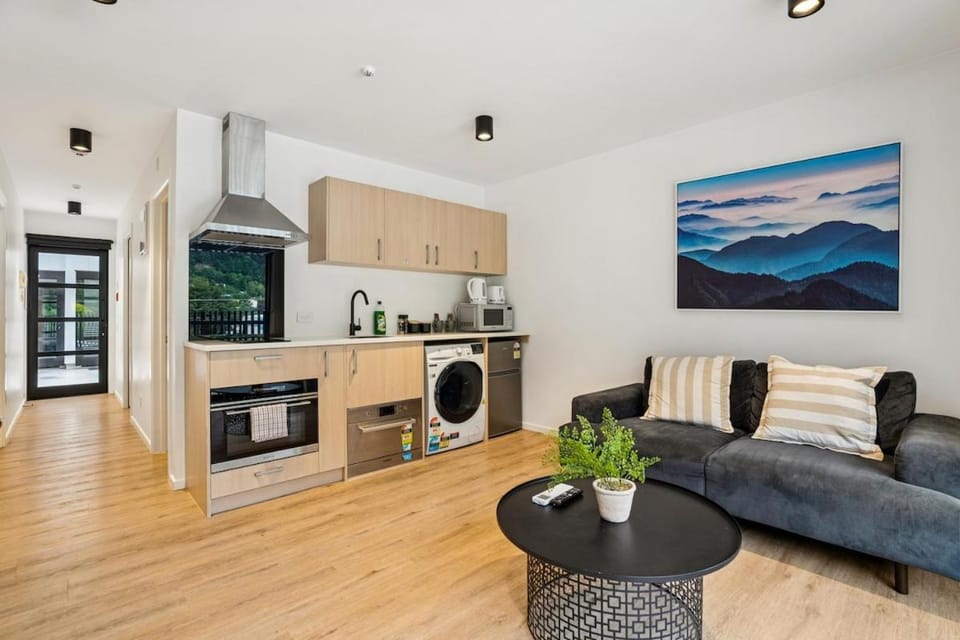 Mountain Vista Apartment! Short Stroll to the CBD Apartment in Queenstown