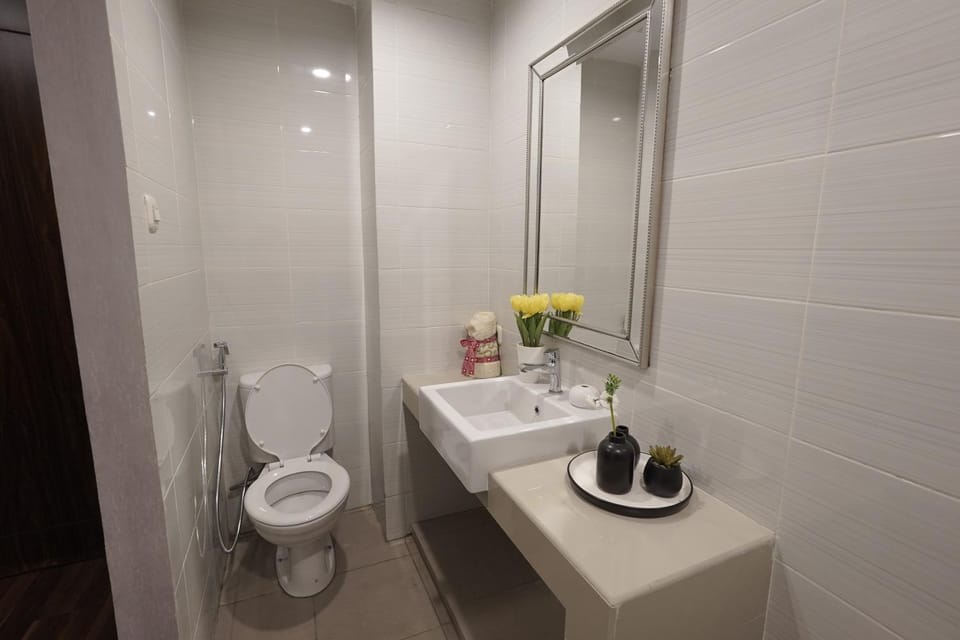 Shower, Toilet, Bathroom, towels