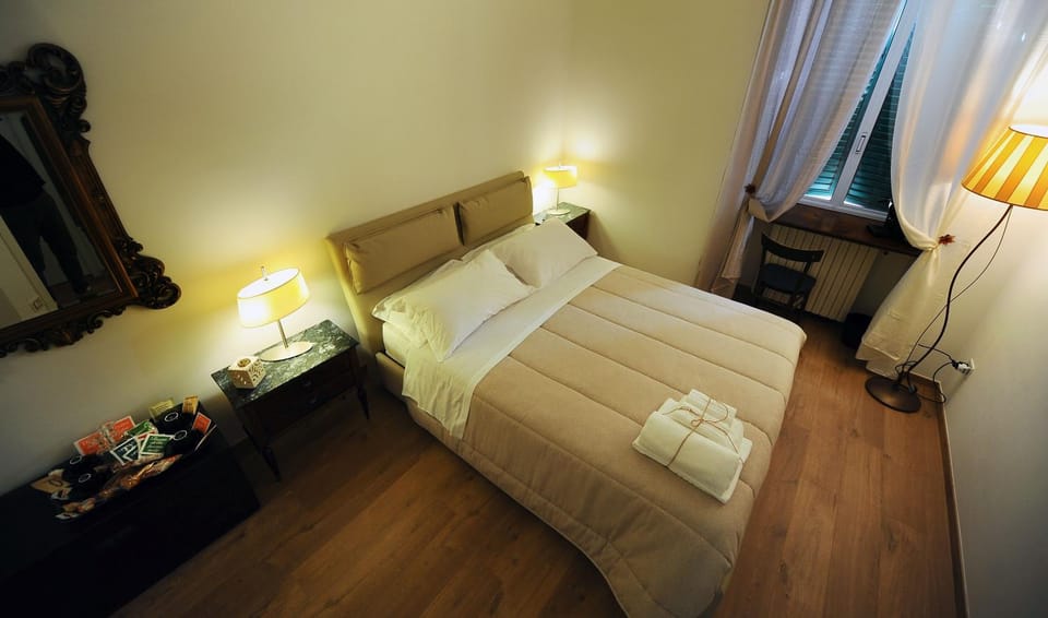 Nearby landmark, Restaurant/places to eat, Bed, Natural landscape, Fitness centre/facilities, Photo of the whole room, Bedroom, Supermarket/grocery shop, Inner courtyard view
