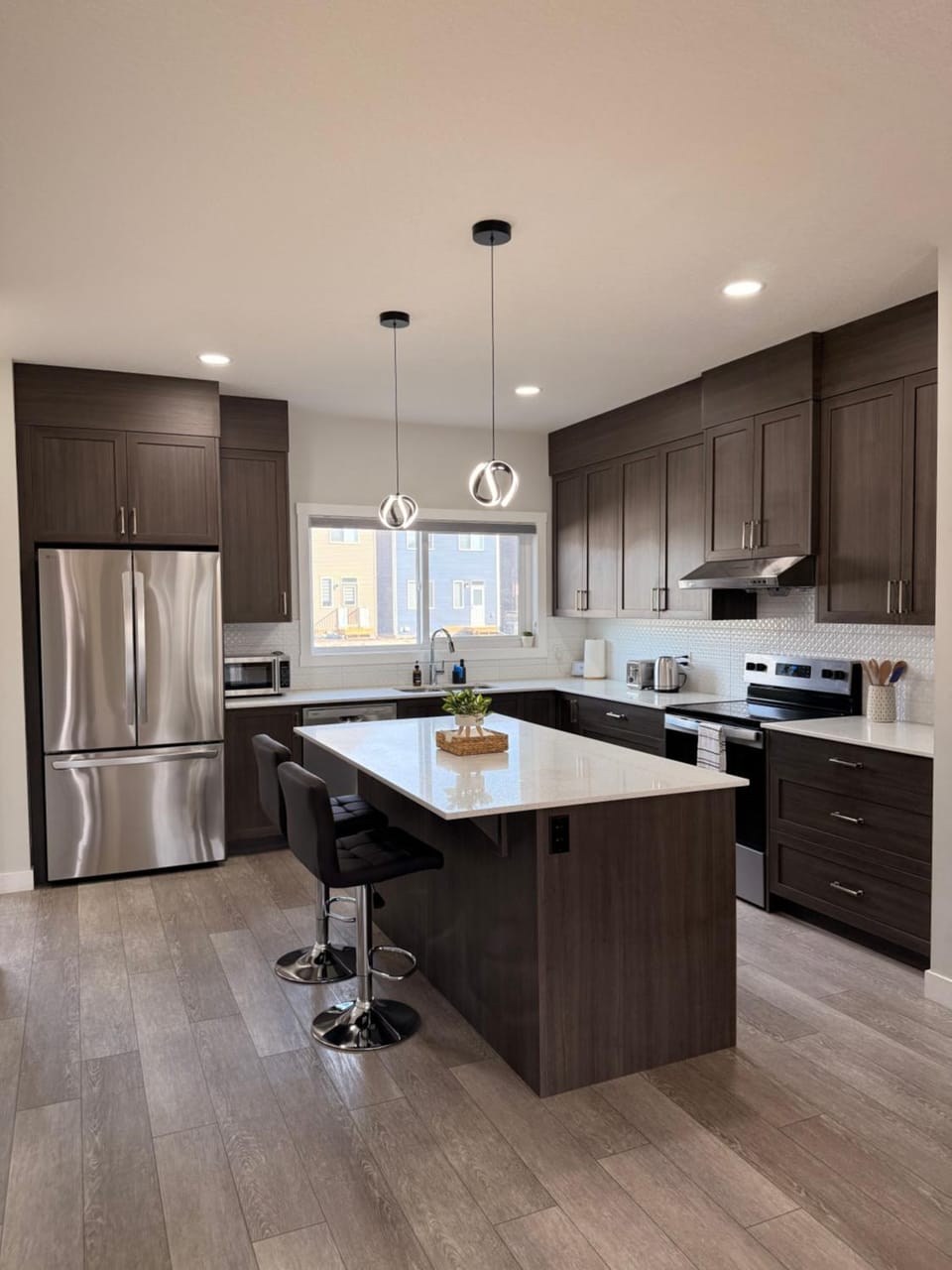 Kitchen or kitchenette, Dining area, dishwasher, oven, stove
