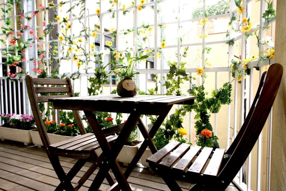Balcony/Terrace, Decorative detail, Seating area