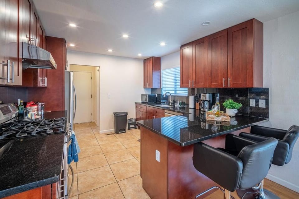 Beautiful and convenient three bedroom two and half baths home House in Campbell