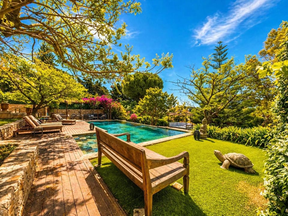 Luxury Villa, Garden, and Infinity Pool Villa in Antibes