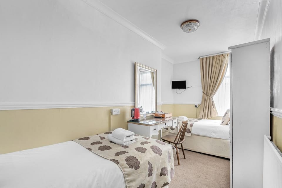 Summerlands Guest House Bed and Breakfast in Torquay