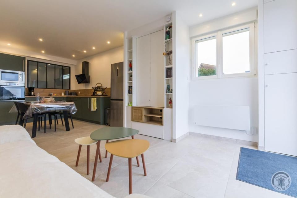Kitchen or kitchenette, Living room, Dining area