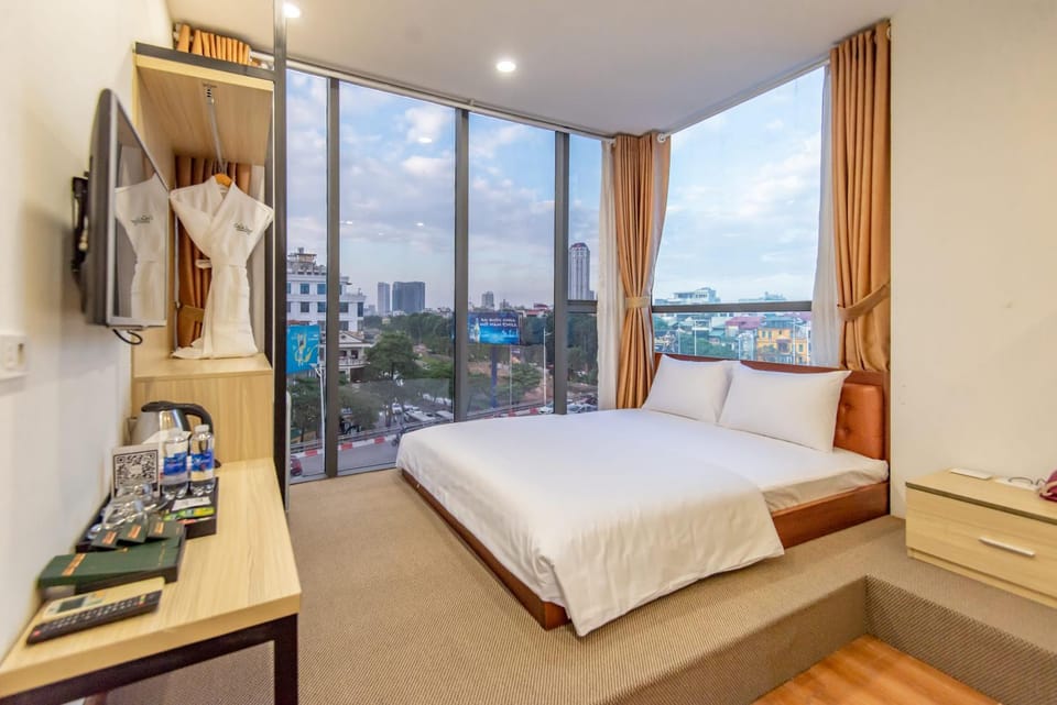 Bed, Natural landscape, TV and multimedia, Photo of the whole room, Bedroom, City view
