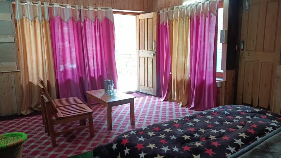 Hostayy Jibhi Hotel in Himachal Pradesh