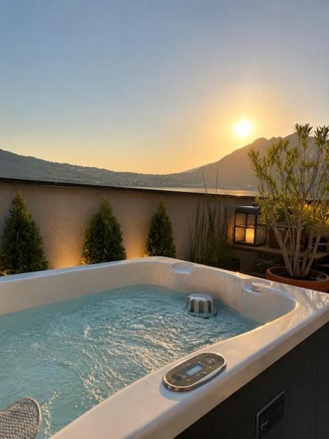 Natural landscape, Hot Tub, Balcony/Terrace, Sunset