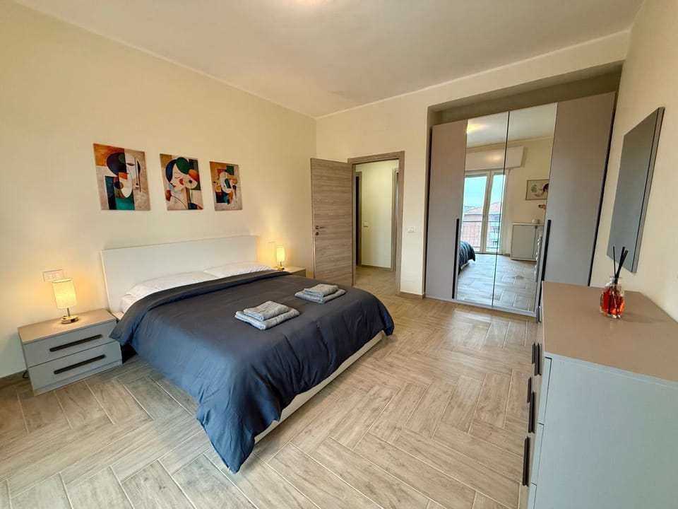Bed, Photo of the whole room, Bedroom, wardrobe