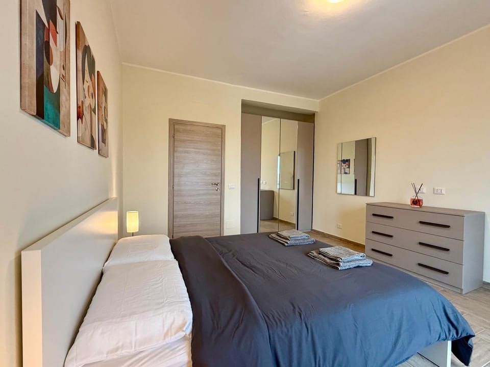 Bed, Photo of the whole room, Bedroom, wardrobe
