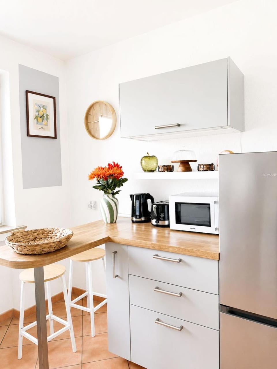 Coffee/tea facilities, Kitchen or kitchenette, microwave, toaster