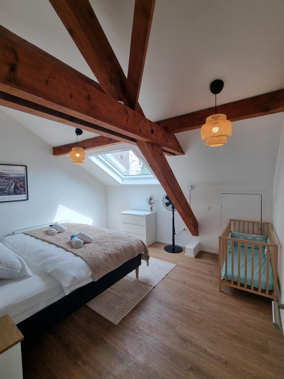 Bed, Photo of the whole room, Bedroom, cot, Family, Family, Family
