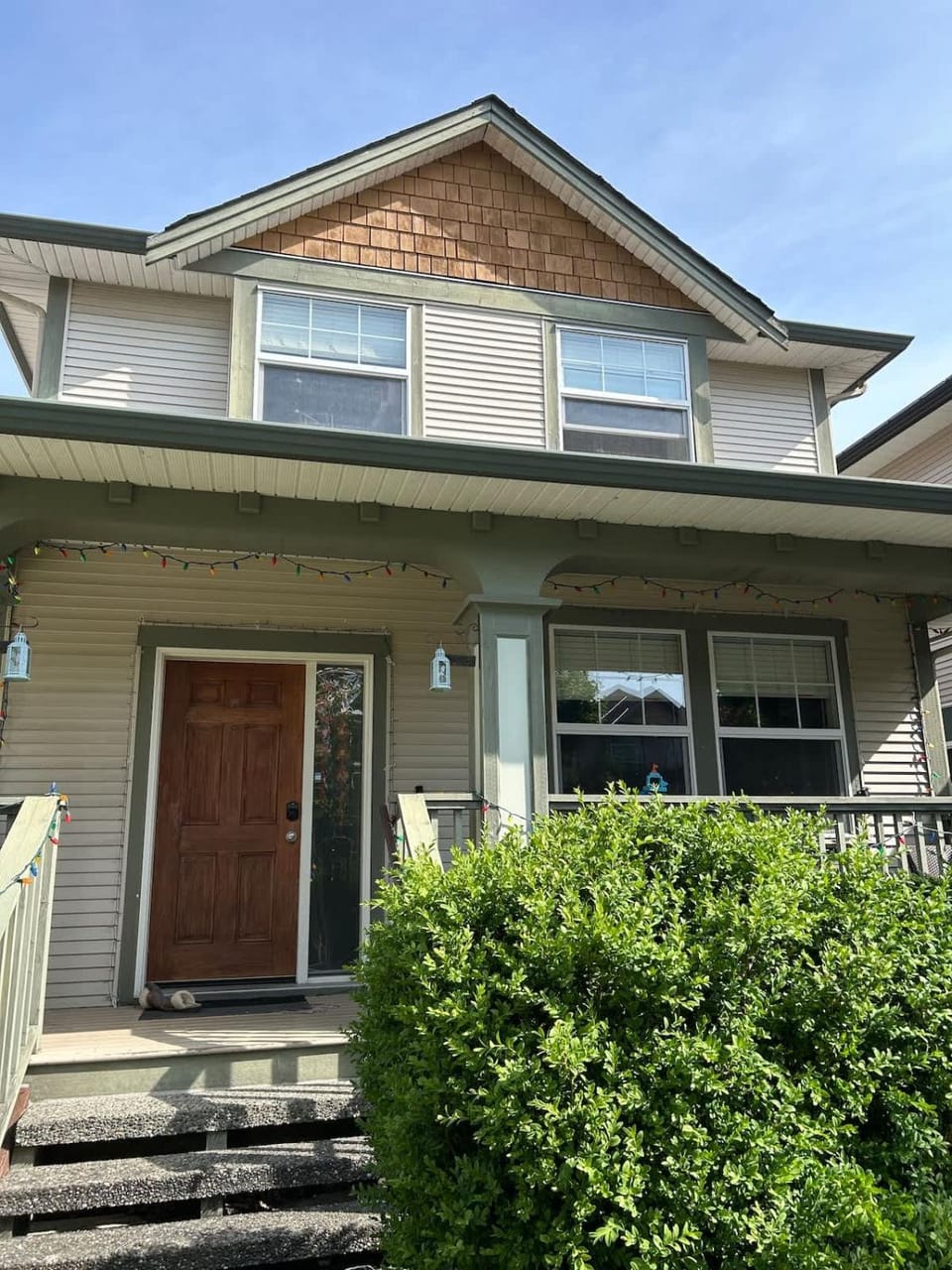 Modern & Cozy 2BR Suite Near Shops & Dining in clayton height House in Surrey