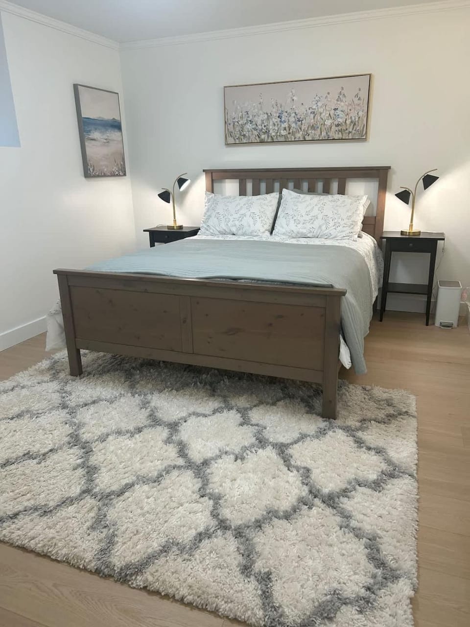 Modern & Cozy 2BR Suite Near Shops & Dining in clayton height House in Surrey