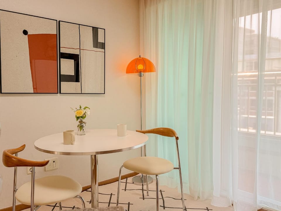 53Hongdae Station Area, Yeonnam, Hongdae Street, 15 Minutes from Itaewon, Single Accommodation, Fully Furnished Apartment in Seoul
