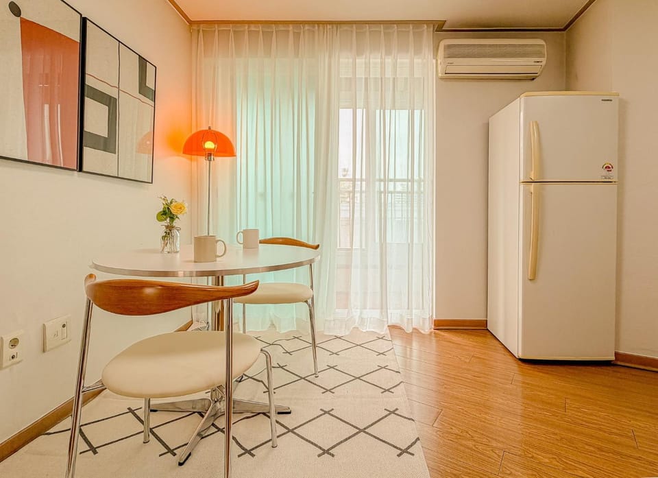 Living room, Dining area, air conditioner