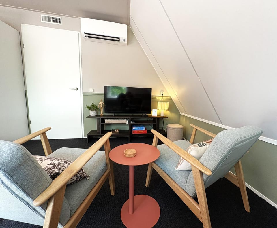 TV and multimedia, Living room, Seating area, air conditioner, Internal: Not applicable to any particular room