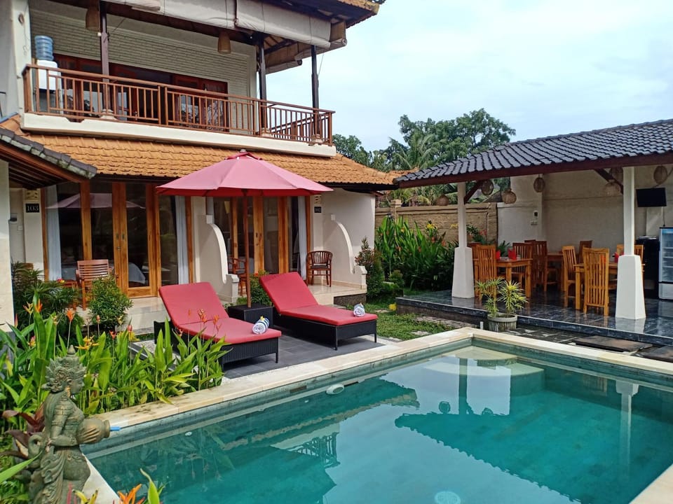 Swimming pool, sunbed