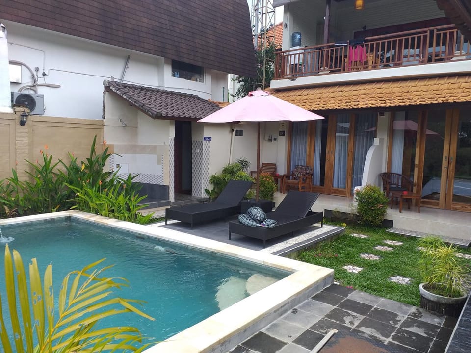 Balcony/Terrace, Swimming pool, sunbed