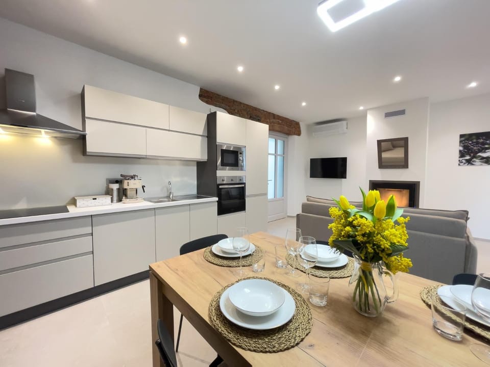 Kitchen or kitchenette, Living room, Dining area