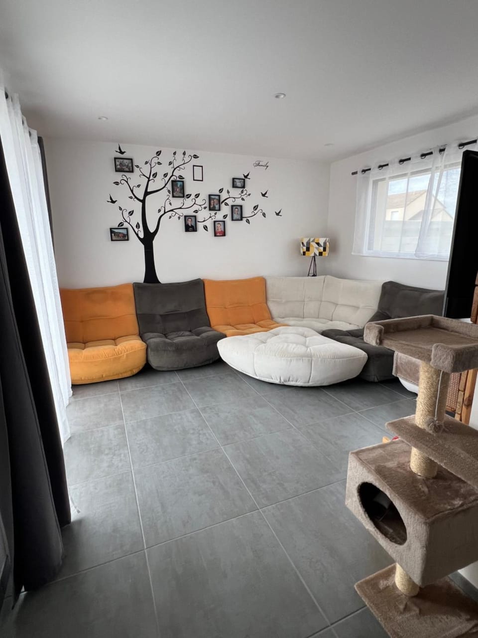 Communal lounge/ TV room