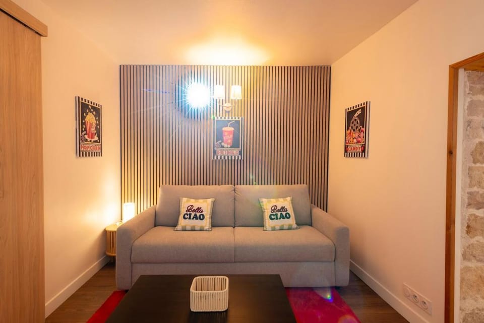 CINEMA LOFT# Grand Ecran# Premium # accès facile Apartment in Bourgogne-Franche-Comté