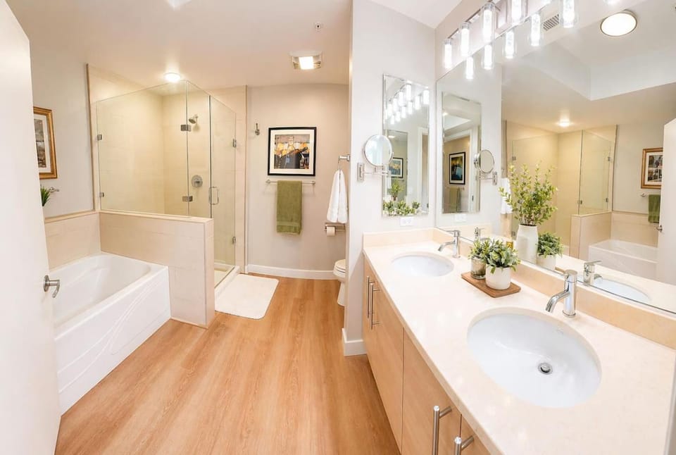 Midterm rental Luxury Walnut Creek condo BART walk Apartment in Walnut Creek