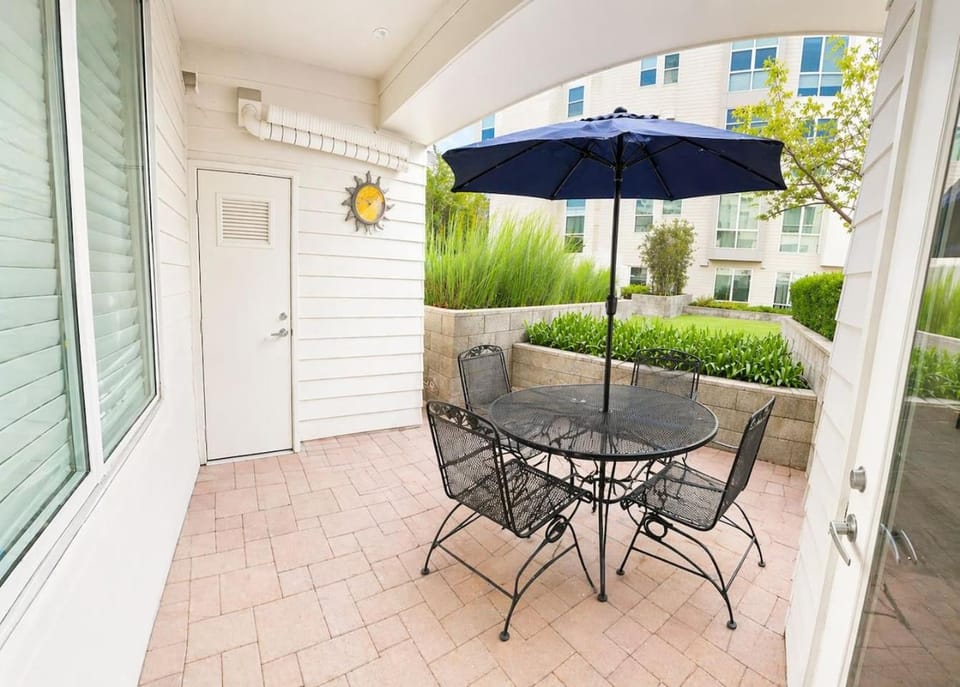 Midterm rental Luxury Walnut Creek condo BART walk Apartment in Walnut Creek