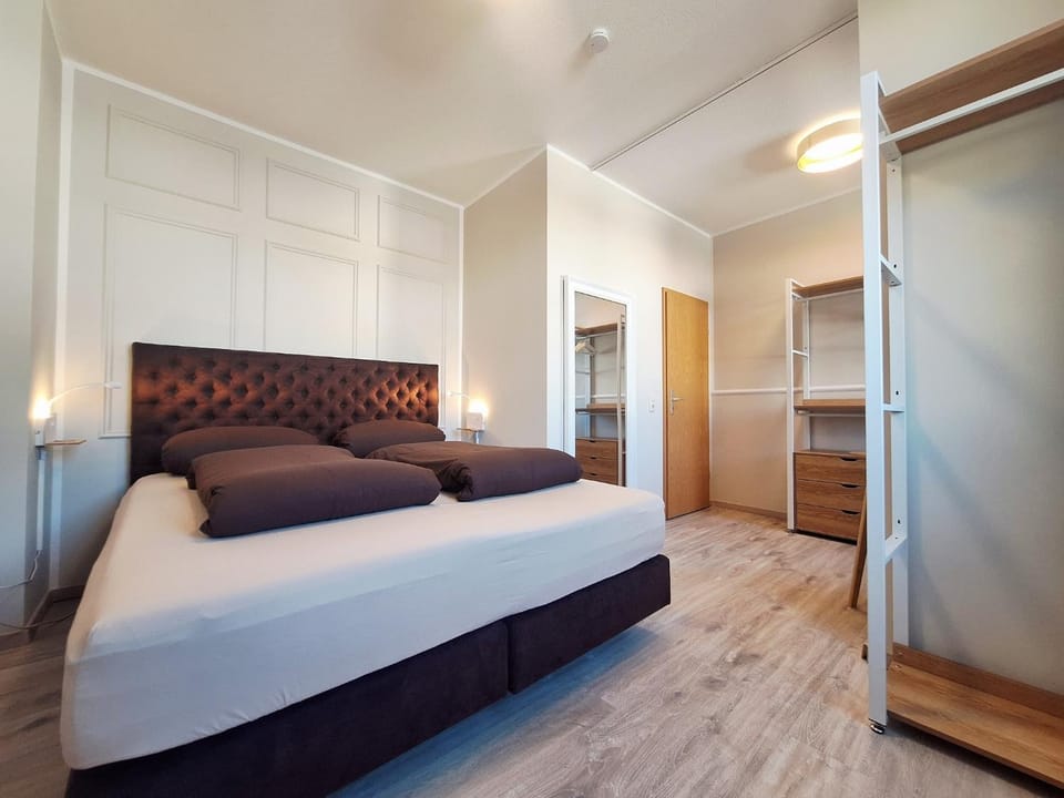 Photo of the whole room, Bedroom