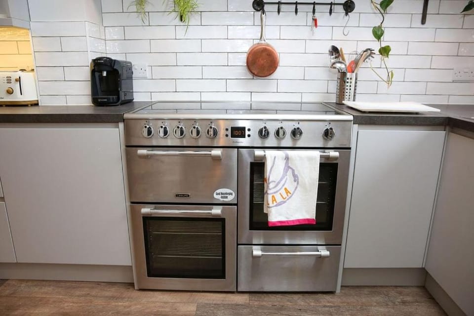Kitchen or kitchenette, stove, kitchen