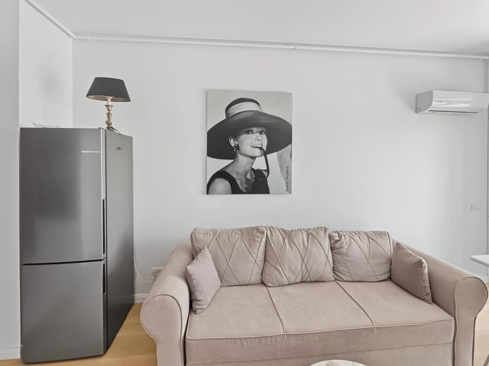 Kitchen or kitchenette, Living room, Seating area, air conditioner