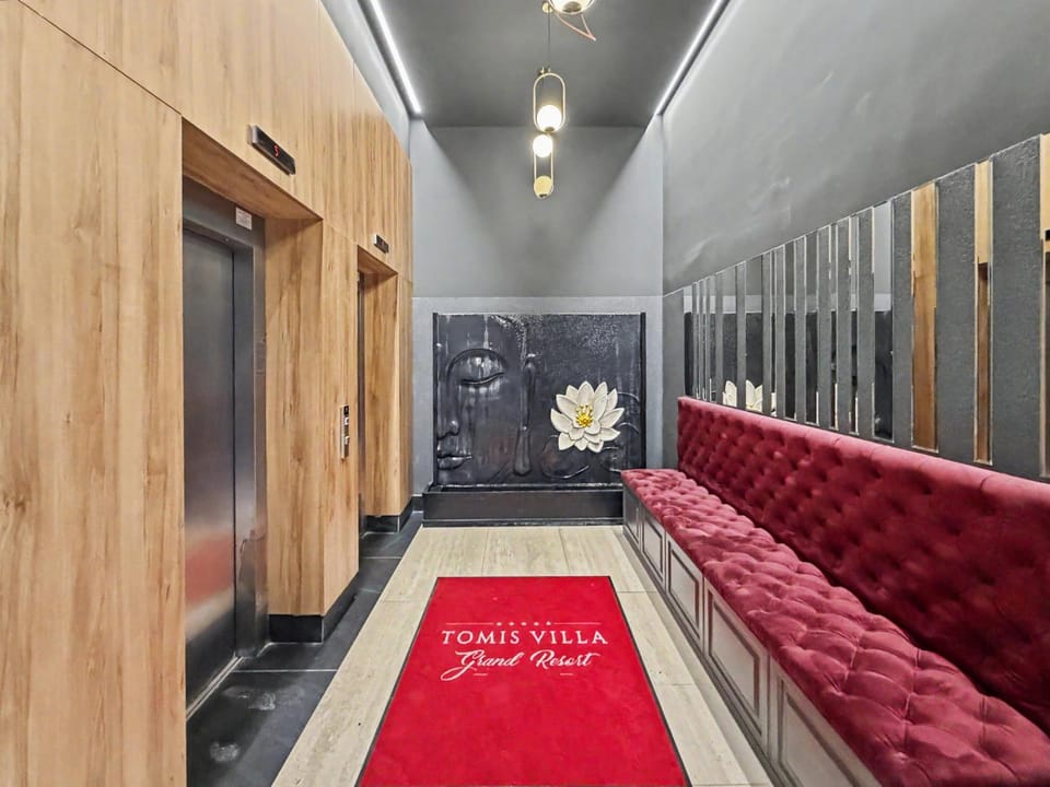 Lobby or reception, elevator