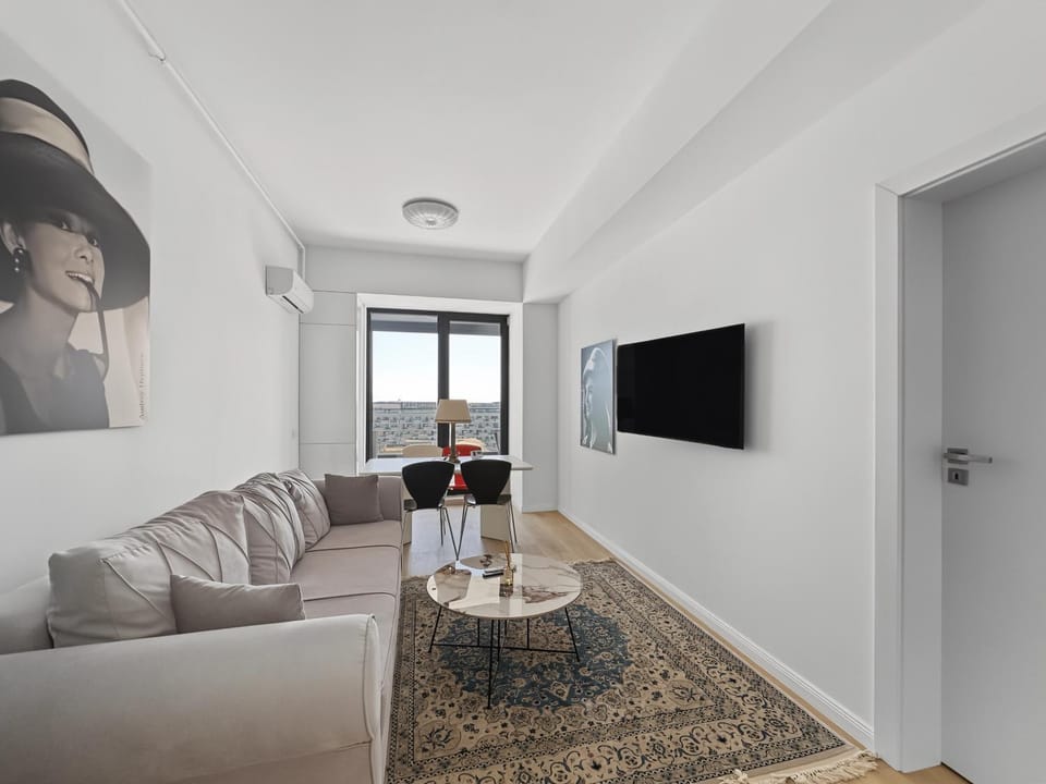Communal lounge/ TV room, TV and multimedia, Living room, Seating area, Evening entertainment