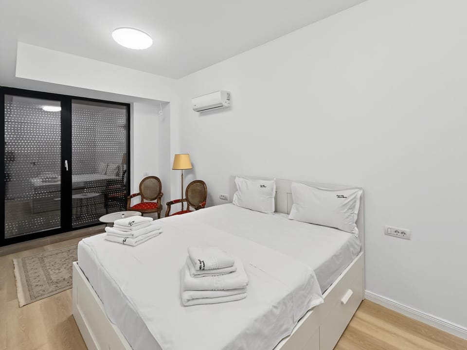 Bed, Photo of the whole room, Bedroom, towels, air conditioner