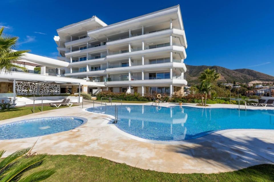 Apartamento luminoso de 2 hab – vistas al mar Apartment in Fuengirola