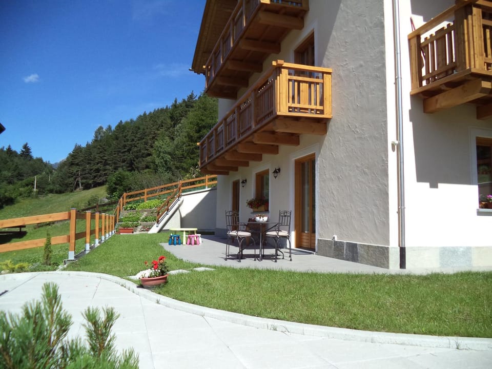 Property building, Garden, Balcony/Terrace