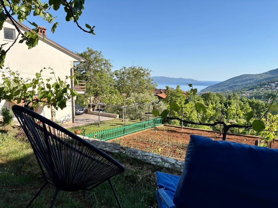 Garden, Mountain view, Sea view