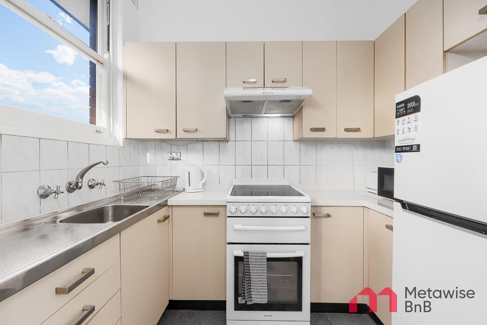 Metawise 2BR Apt Steps to Brighton-Le-Sands Beach Apartment in Sydney