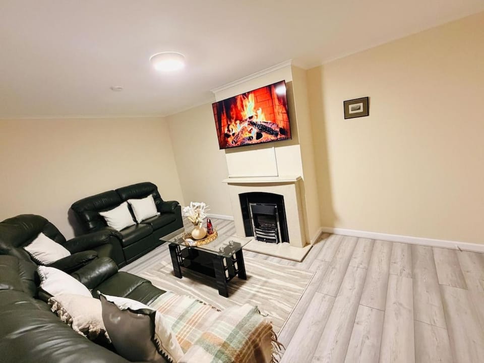 House 5 by Gutu House in Redruth