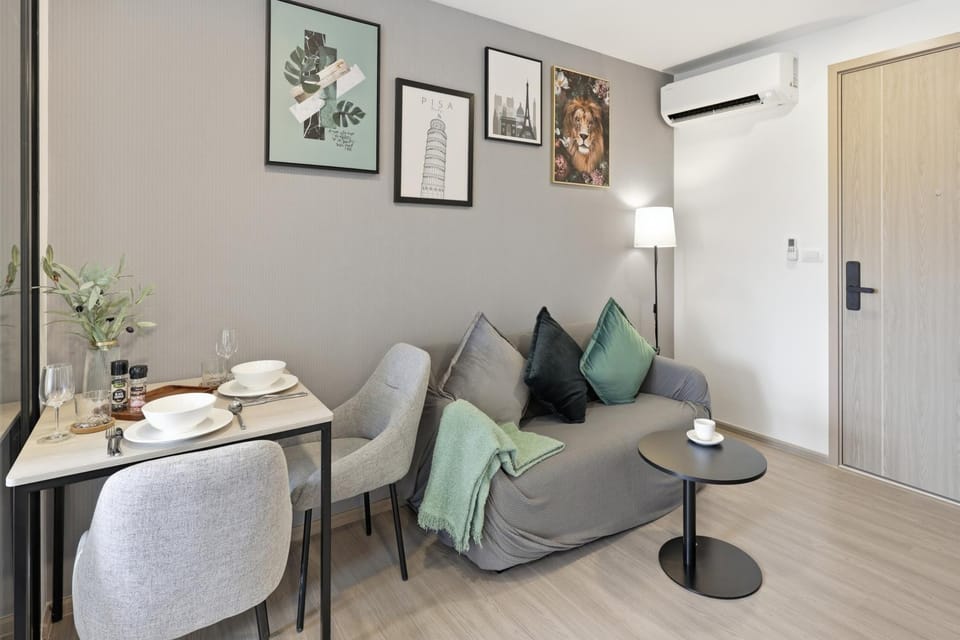 Living room, Seating area, Dining area, air conditioner